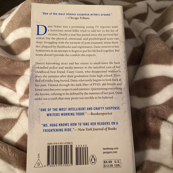 TAMI HOAG
Cold
Cold
Heart - Picture 2 of 2